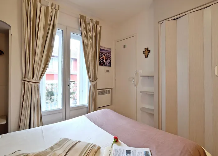 La Berceau De Bernadette - Bernadette's Cradle - Near Bernadette'house Bed & Breakfast