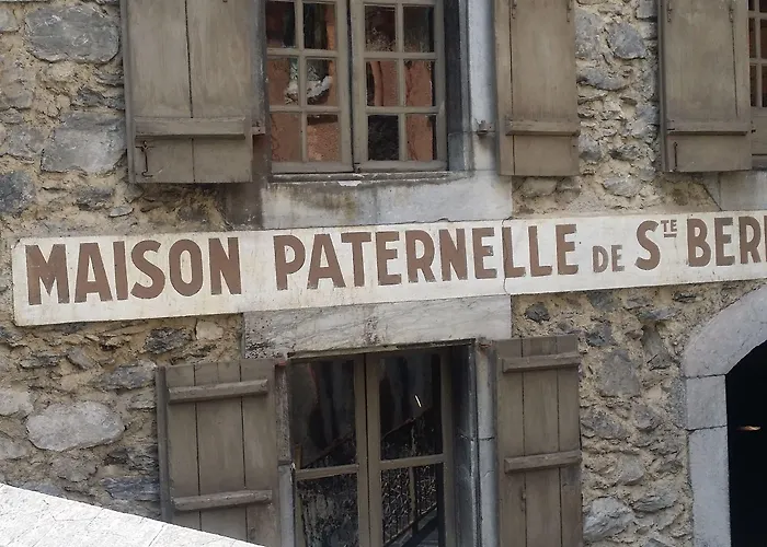 Bed & Breakfast La Berceau De Bernadette - Bernadette's Cradle - Near Bernadette'house 3*