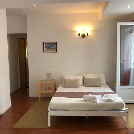 Au Berceau De Bernadette B&B
