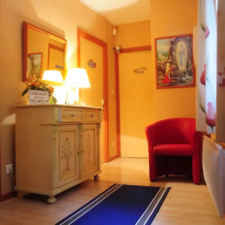 La Berceau De Bernadette - Bernadette's Cradle - Near Bernadette'house Panzió