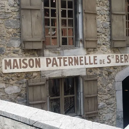 B&B La Berceau De Bernadette - Bernadette's Cradle - Near Bernadette'house 3*