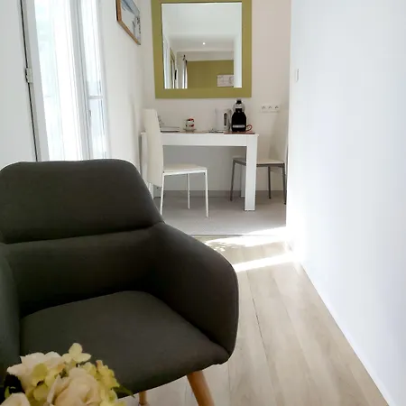 La Berceau De Bernadette - Bernadette's Cradle - Near Bernadette'house B&B