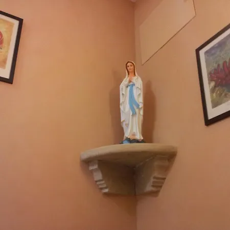 Au Berceau De Bernadette Lourdes