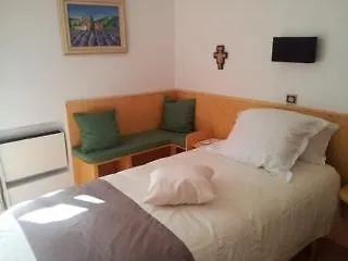 Bed & Breakfast La Berceau De Bernadette 2*