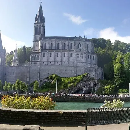 Au Berceau De Bernadette
