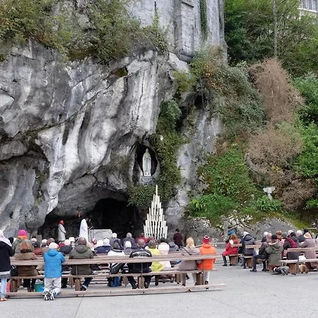 B&B La Berceau De Bernadette - Bernadette's Cradle - Near Bernadette'house