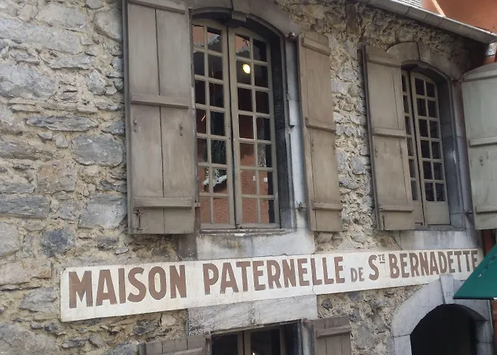 La Berceau De Bernadette - Bernadette's Cradle - Near Bernadette'house 住宿加早餐酒店