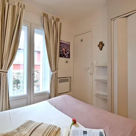 La Berceau De Bernadette - Bernadette's Cradle - Near Bernadette'house فندق مبيت وإفطار