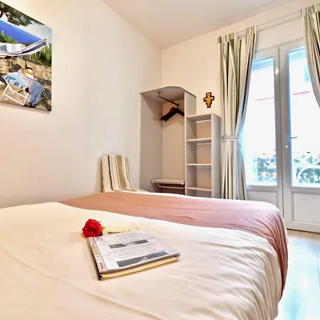 فندق مبيت وإفطار La Berceau De Bernadette - Bernadette's Cradle - Near Bernadette'house لورد