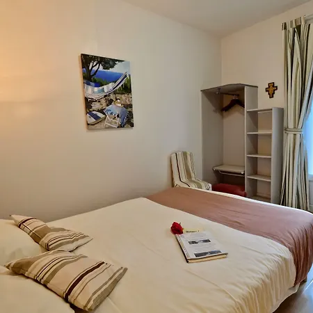 La Berceau De Bernadette - Bernadette's Cradle - Near Bernadette'house فندق مبيت وإفطار 3*