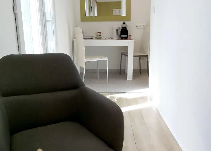 La Berceau De Bernadette - Bernadette's Cradle - Near Bernadette'house فندق مبيت وإفطار