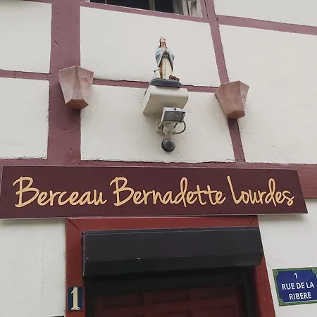 La Résidence Berceau De Bernadette 3*