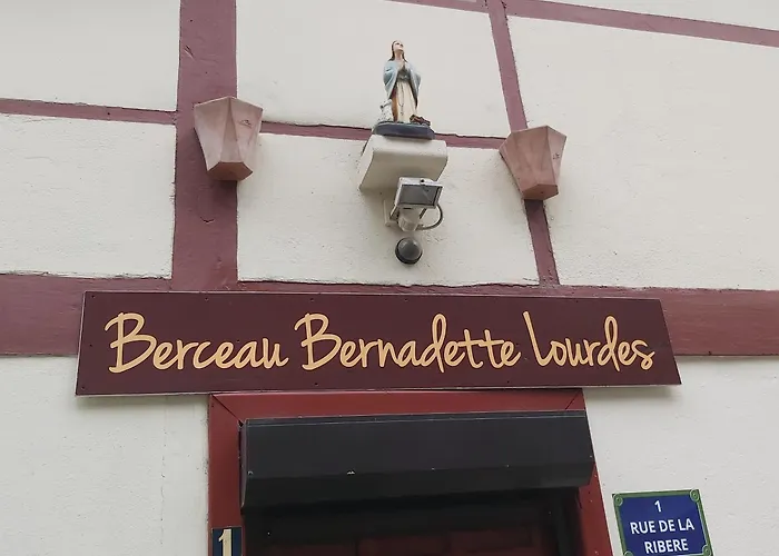 La Résidence Berceau De Bernadette 3*